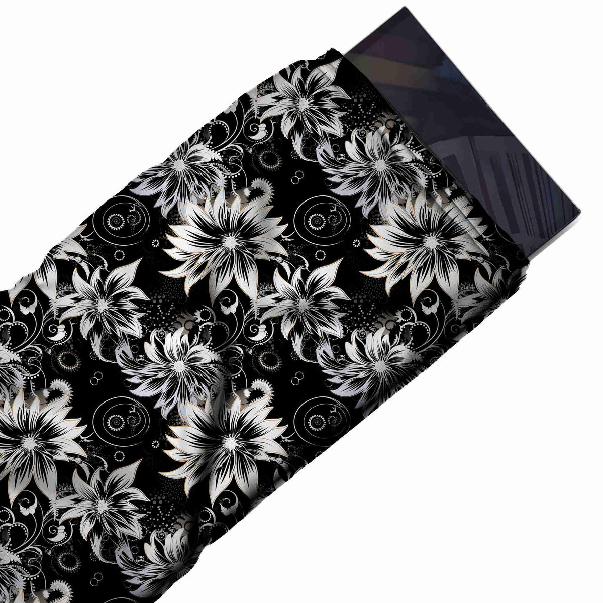 Flat fabric swatch: all-over floral of medium white pointed-petal flowers with black, design Design No_4382, Clothwala